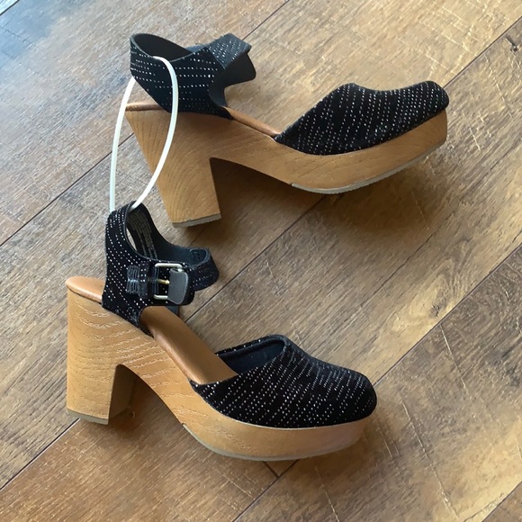 NWOT Clogs - Picture 2 of 5